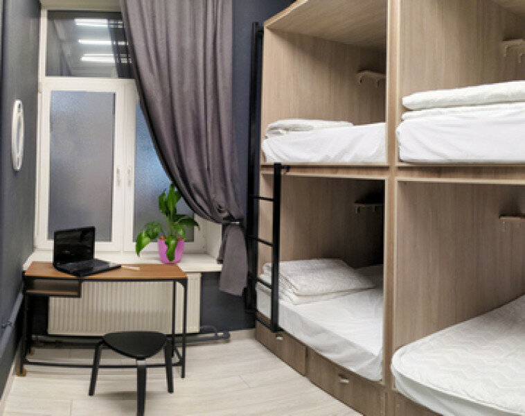 Двухместная капсула в общем номере на 4 кровати